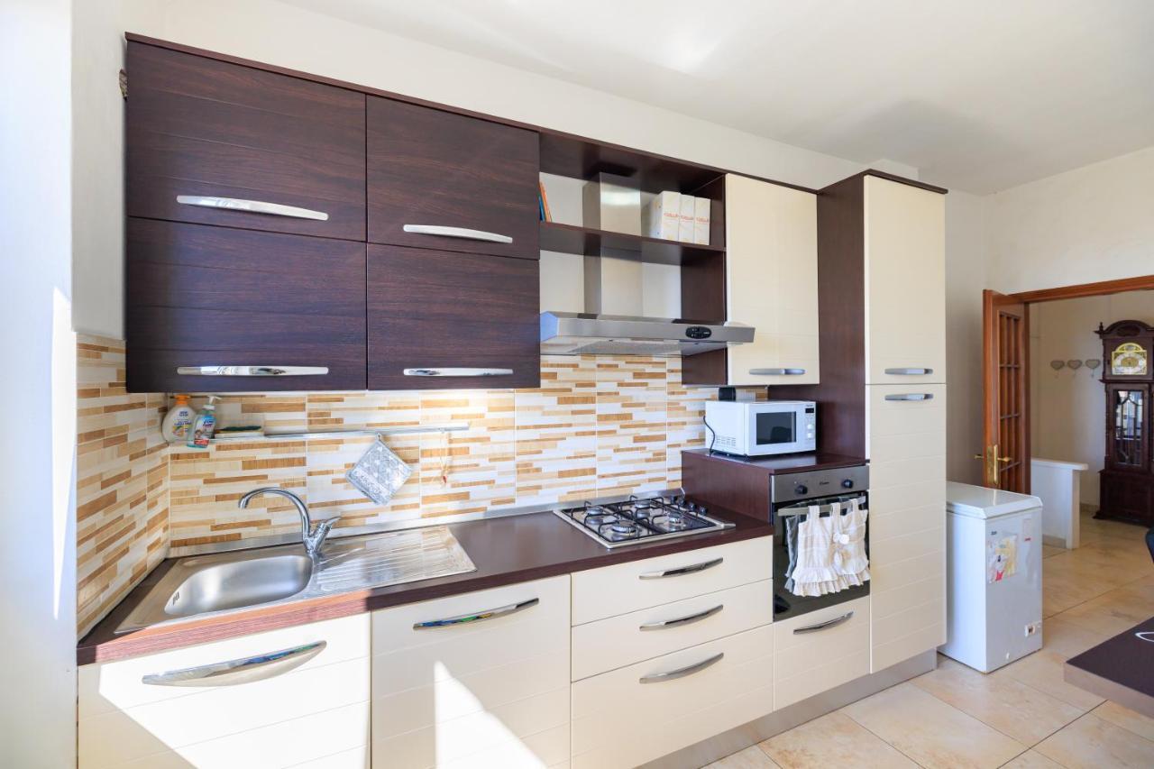 L' Essenziale Apartment Livorno Bagian luar foto