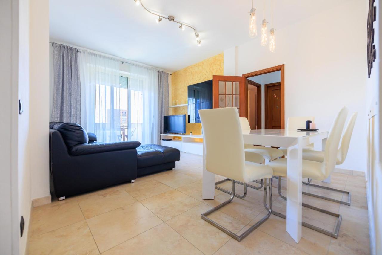 L' Essenziale Apartment Livorno Bagian luar foto
