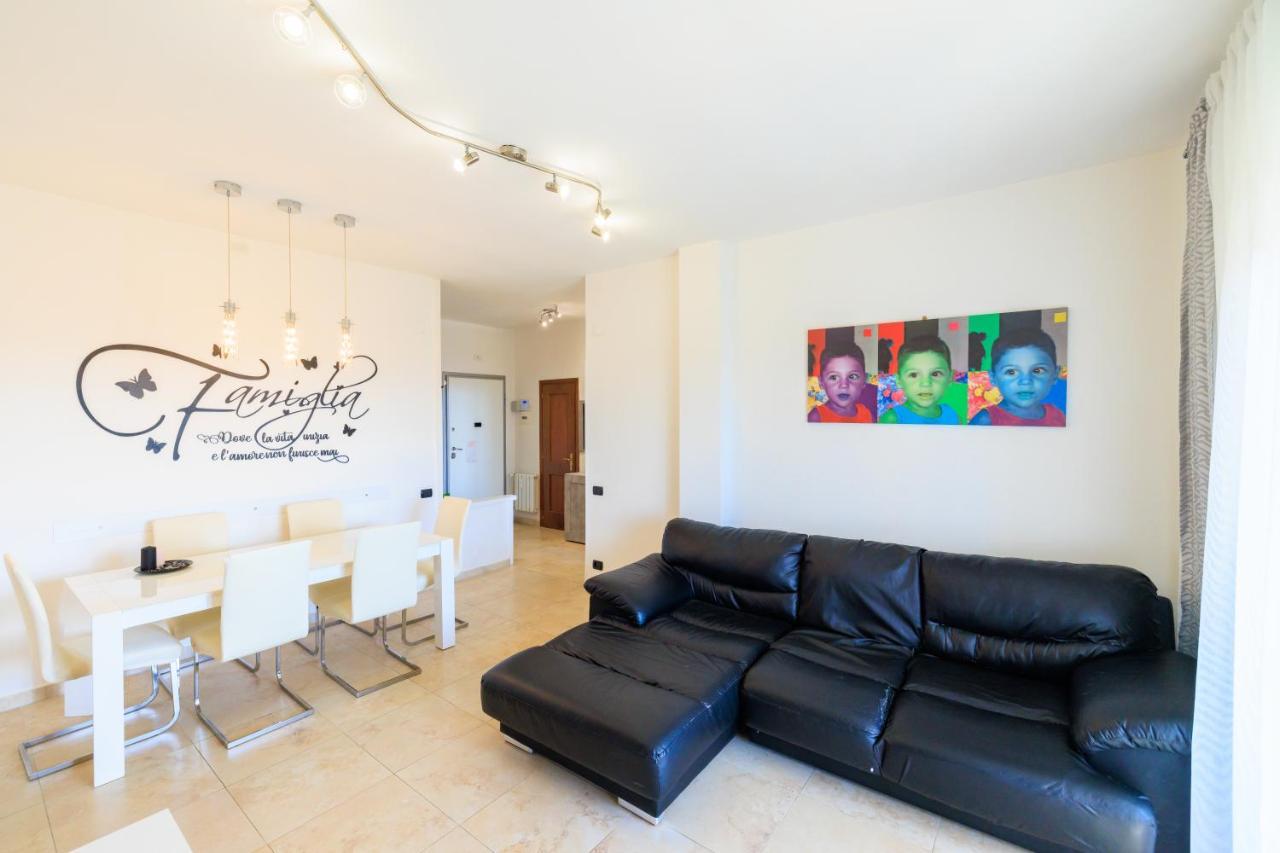 L' Essenziale Apartment Livorno Bagian luar foto
