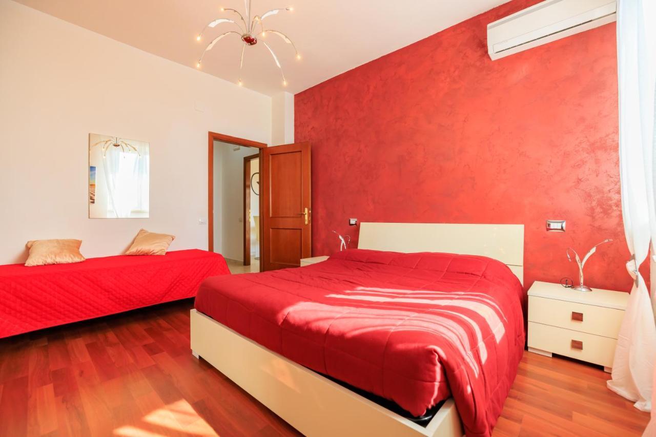 L' Essenziale Apartment Livorno Bagian luar foto