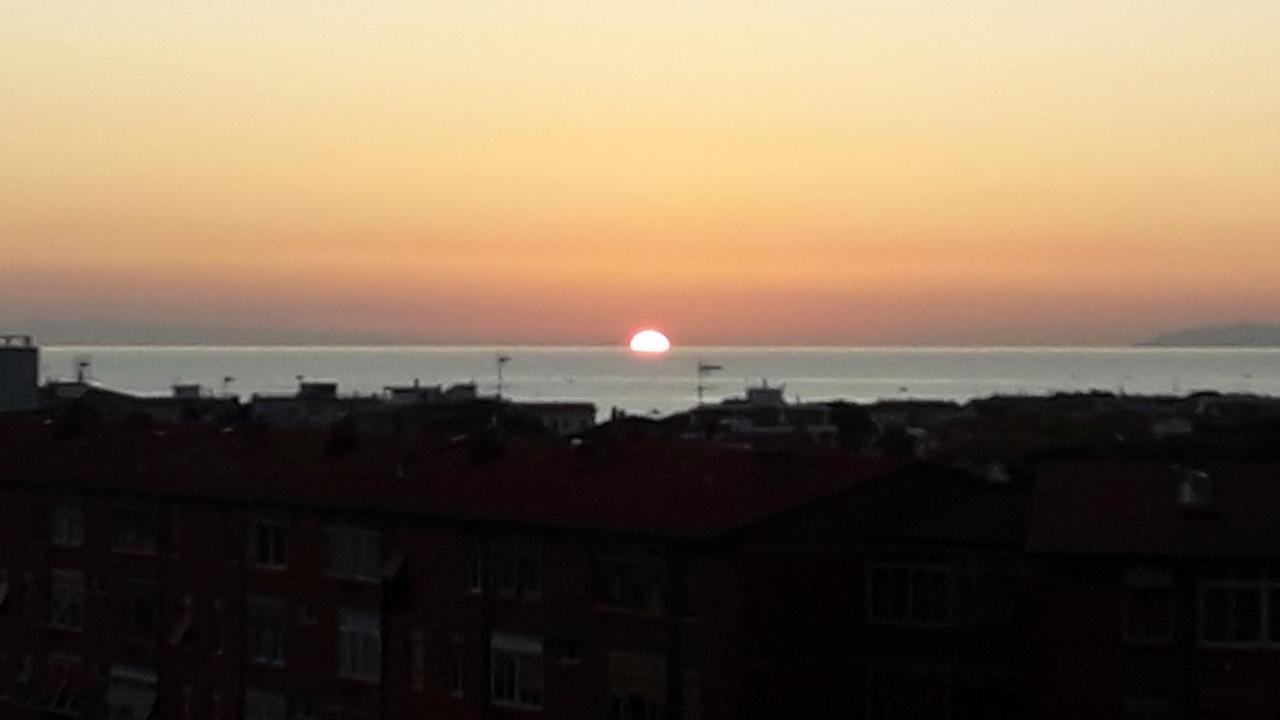 L' Essenziale Apartment Livorno Bagian luar foto