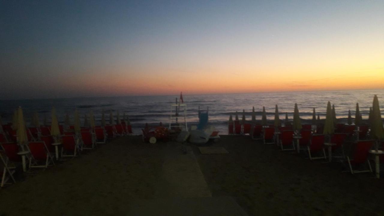 L' Essenziale Apartment Livorno Bagian luar foto