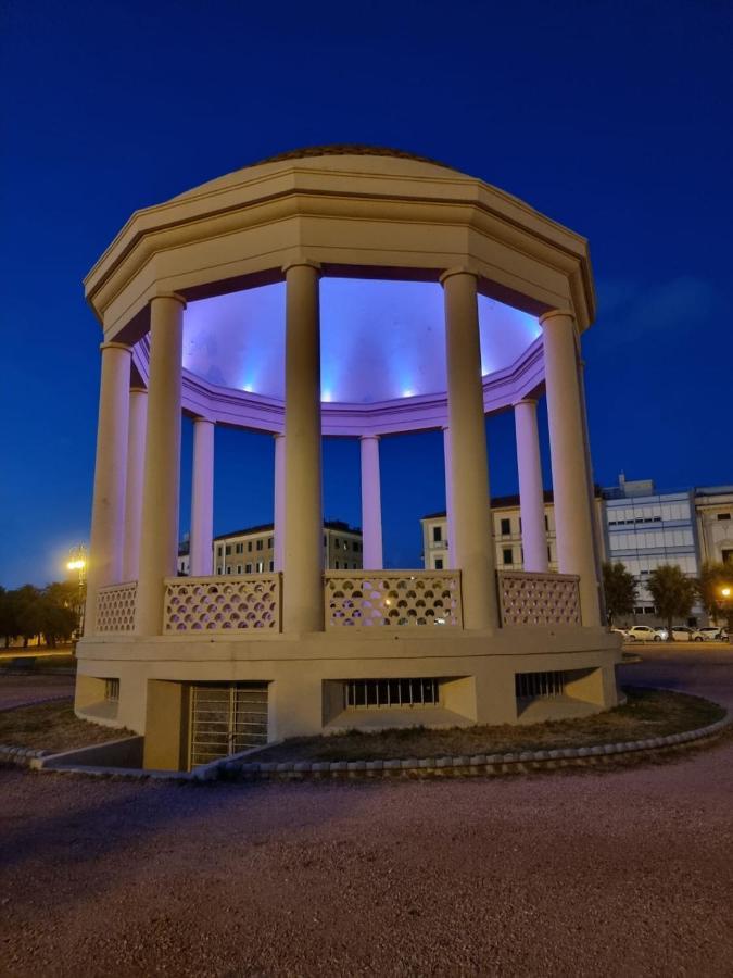 L' Essenziale Apartment Livorno Bagian luar foto