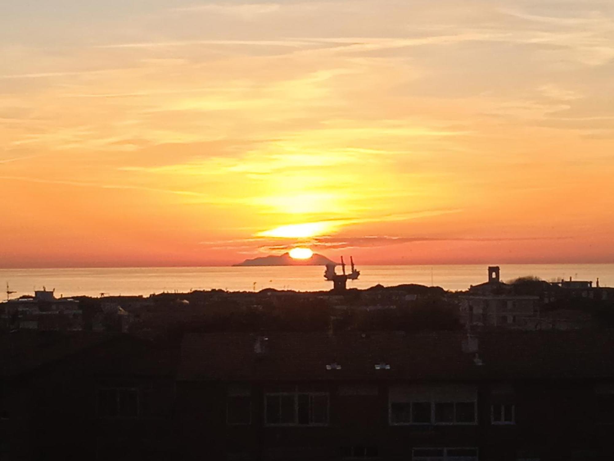 L' Essenziale Apartment Livorno Bagian luar foto